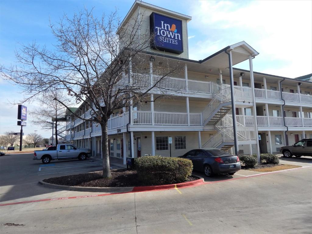 InTown Suites Extended Stay Lewisville Tx- East corporate Drive - image 2