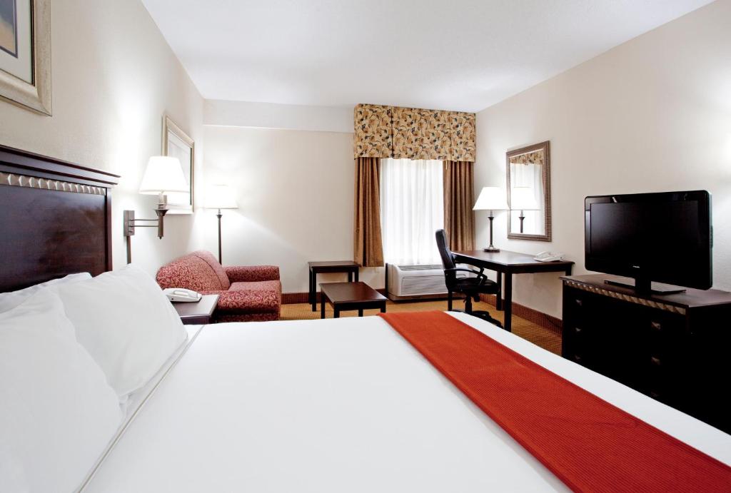 Holiday Inn Express Hotel & Suites Lexington-Hwy 378 an IHG Hotel - image 3