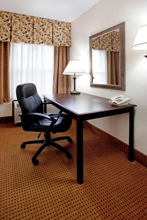 Holiday Inn Express Hotel & Suites Lexington-Hwy 378 an IHG Hotel - image 5