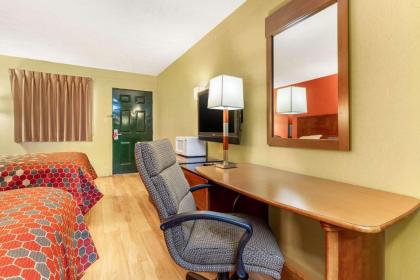 Econo Lodge Lexington - image 15