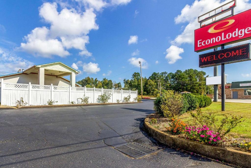 Econo Lodge Lexington - image 5