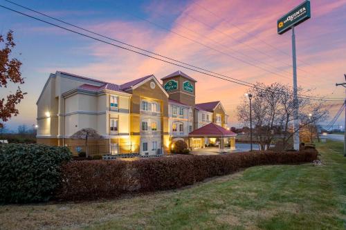 La Quinta Inn & Suites by Wyndham Lexington South / Hamburg - main image