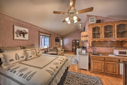 Cozy and Pet-Friendly Libby Cottage by Creek! - image 15