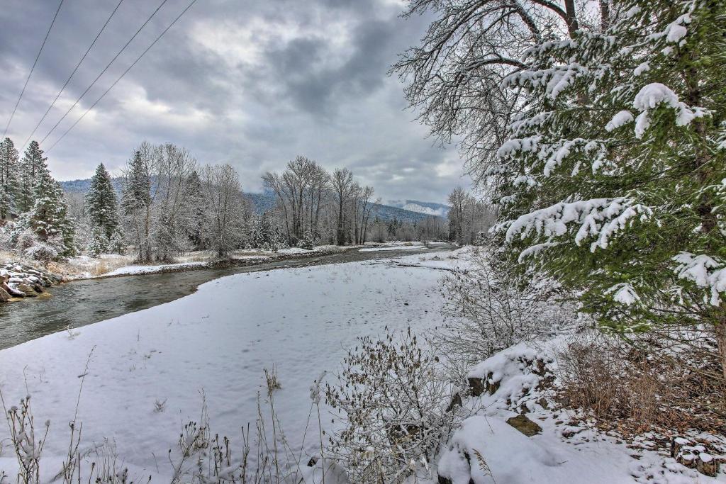 Cozy and Pet-Friendly Libby Cottage by Creek! - image 6