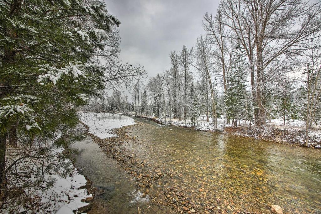 Cozy and Pet-Friendly Libby Cottage by Creek! - image 7