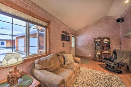 Cozy and Pet-Friendly Libby Cottage by Creek! - image 9