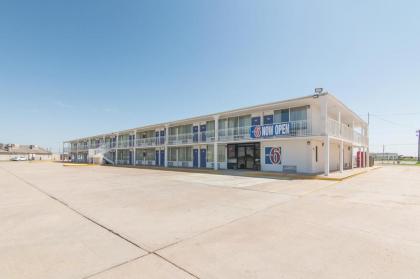 Motel 6-Liberal KS - image 12