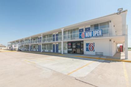 Motel 6-Liberal KS - image 13