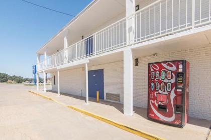 Motel 6-Liberal KS - image 14