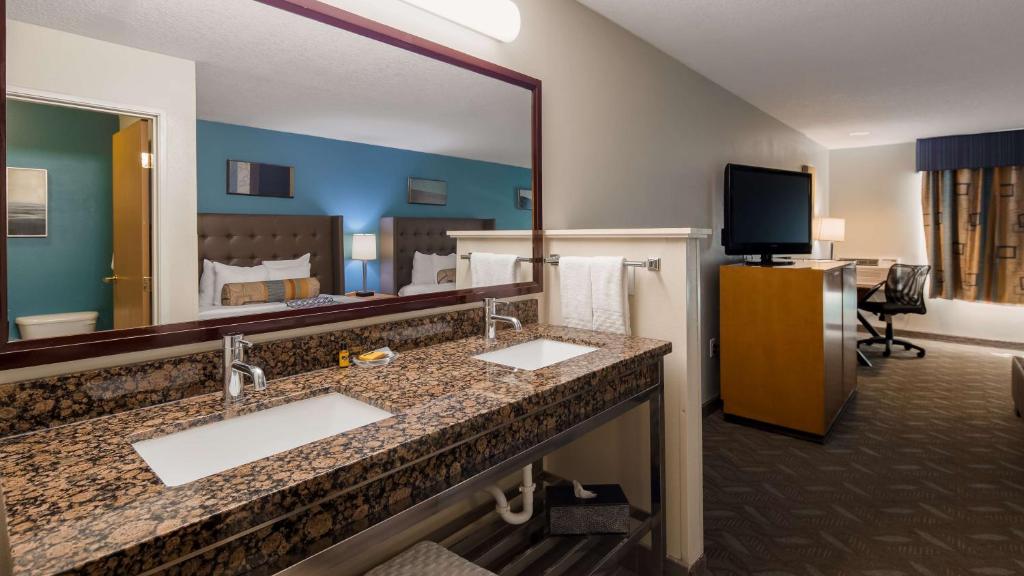 Best Western Plus Liberty Lake Inn - image 6