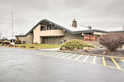 Home with Indoor Pool 1 Block to Liberty Lake! - image 15