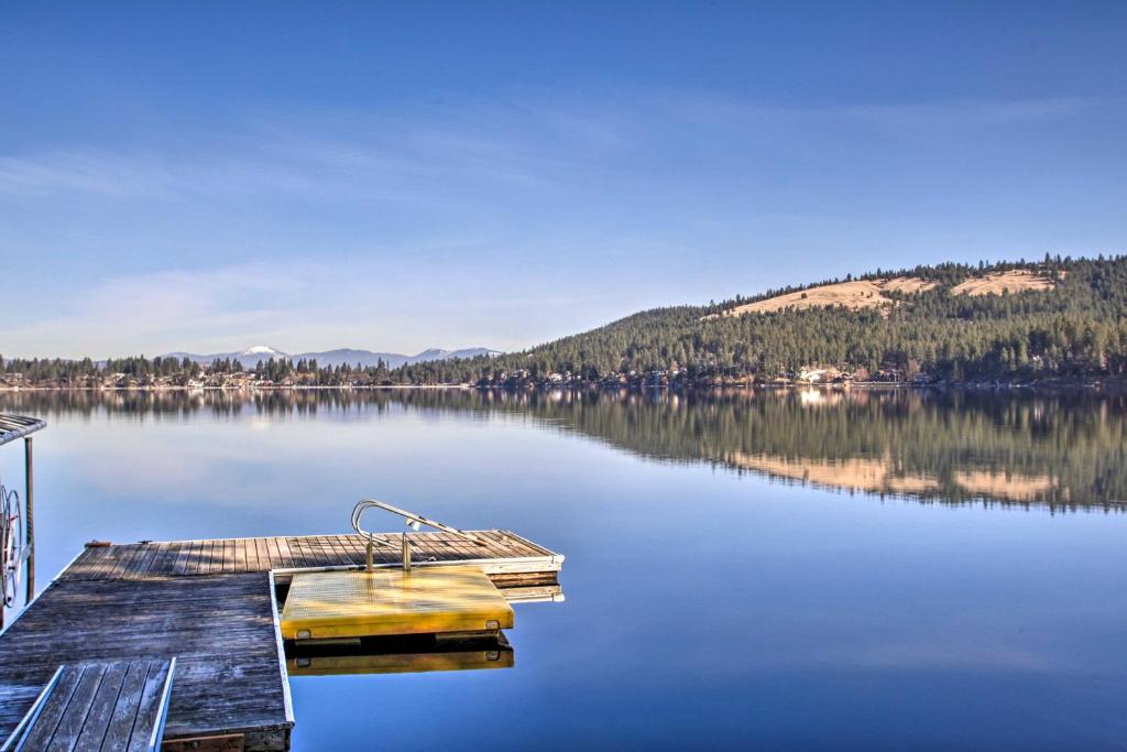 Luxurious Liberty Lake Hideaway with Hot Tub! - main image