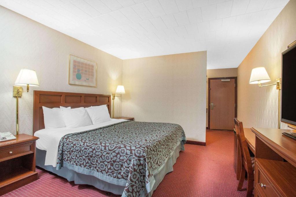 Days Inn by Wyndham Liberty - image 6