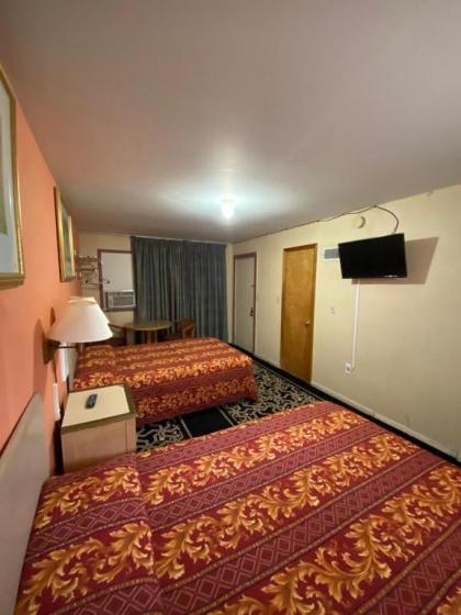 Budget Inn - image 6