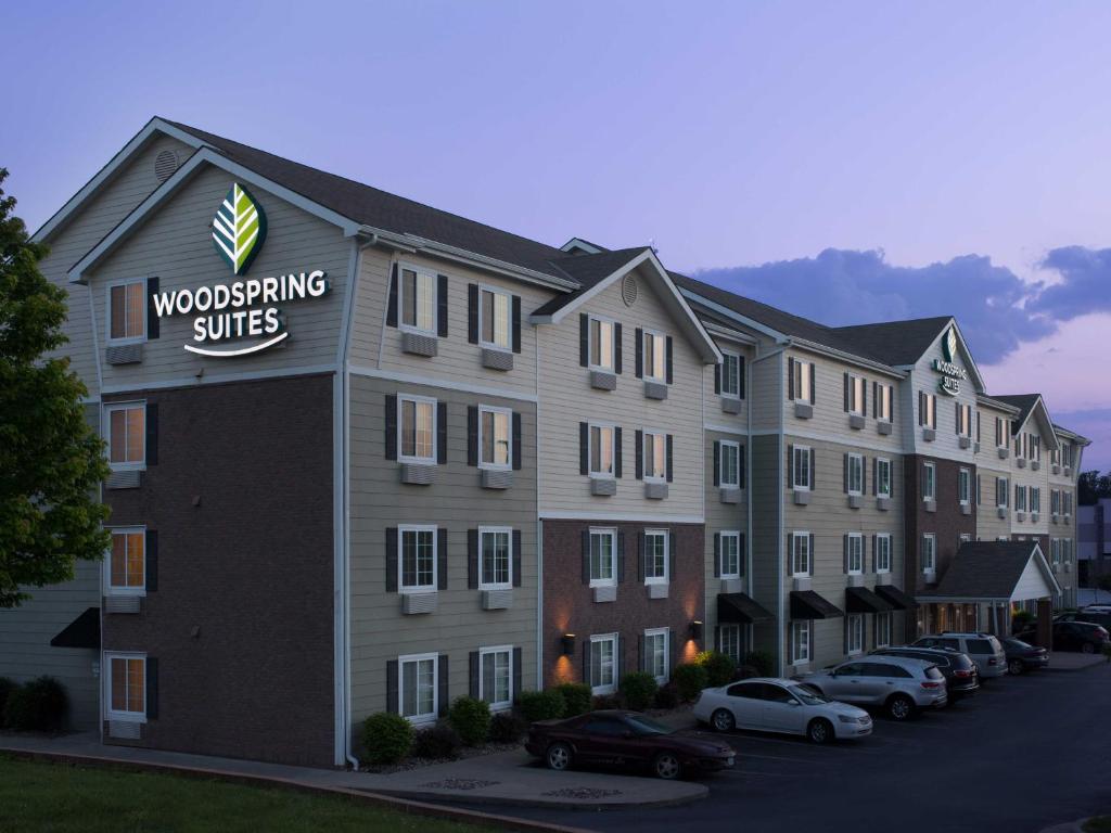 WoodSpring Suites Kansas City Liberty - image 4