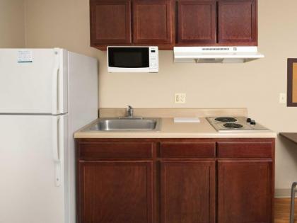 WoodSpring Suites Kansas City Liberty - image 9