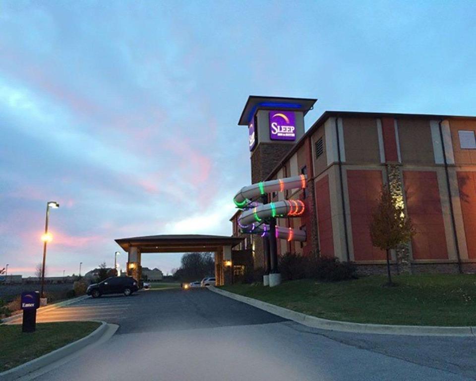 Sleep Inn & Suites Indoor Waterpark - main image