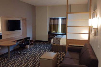 Microtel Inn & Suites by Wyndham Liberty NE Kansas City Area - image 3