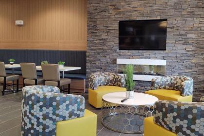 Microtel Inn & Suites by Wyndham Liberty NE Kansas City Area - image 5