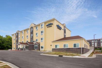 Microtel Inn & Suites by Wyndham Liberty NE Kansas City Area - image 6