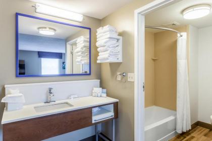 Hampton Inn & Suites Chicago - Libertyville - image 11