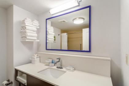 Hampton Inn & Suites Chicago - Libertyville - image 13