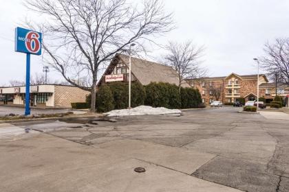 Motel 6-Libertyville IL - image 1