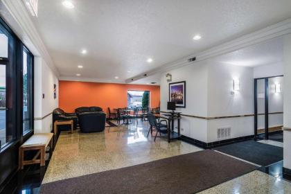 Motel 6-Libertyville IL - image 12