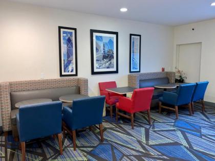 Holiday Inn Express Hotel & Suites Chicago-Libertyville an IHG Hotel - image 11