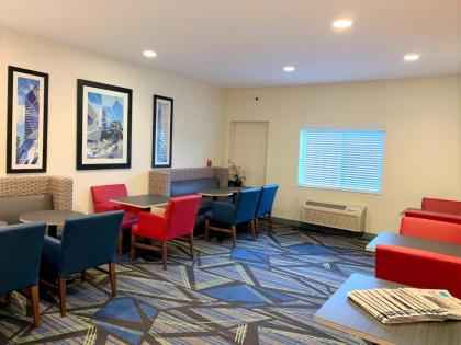 Holiday Inn Express Hotel & Suites Chicago-Libertyville an IHG Hotel - image 12