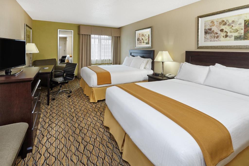 Holiday Inn Express Hotel & Suites Chicago-Libertyville an IHG Hotel - image 3