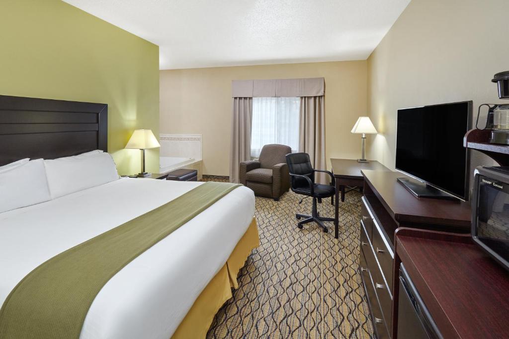 Holiday Inn Express Hotel & Suites Chicago-Libertyville an IHG Hotel - image 4