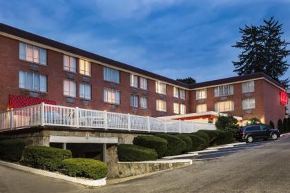 Ramada by Wyndham Ligonier - image 5