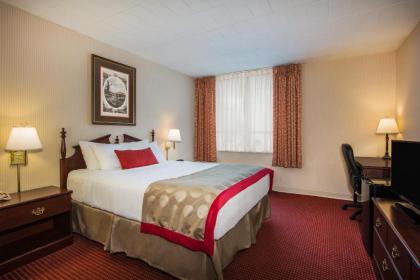 Ramada by Wyndham Ligonier - image 6