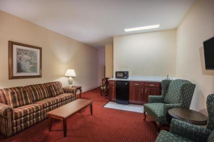 Ramada by Wyndham Ligonier - image 8