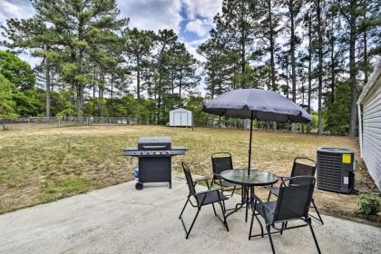 Cozy House with Huge Yard about 16 Mi to Fort Bragg - image 2