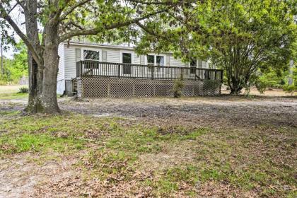 Cozy House with Huge Yard about 16 Mi to Fort Bragg - image 7