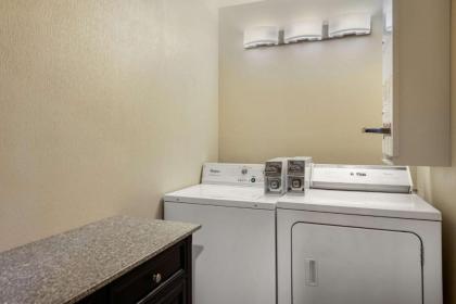 Comfort Inn Limon - image 8