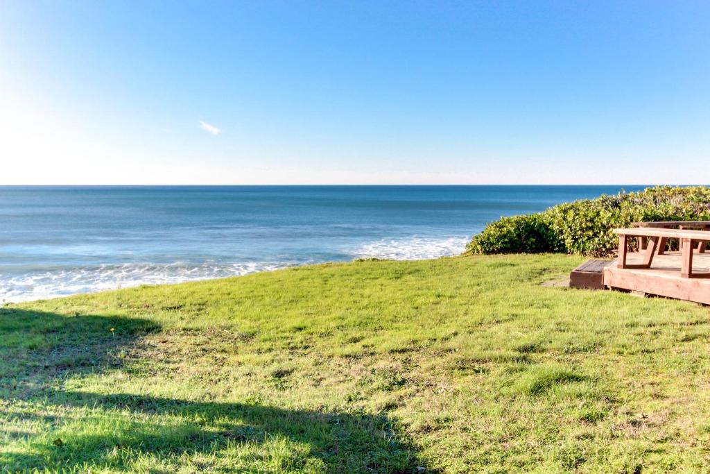 The Best Little Beach House on the Oregon Coast! - image 2