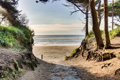 The Best Little Beach House on the Oregon Coast! - image 5