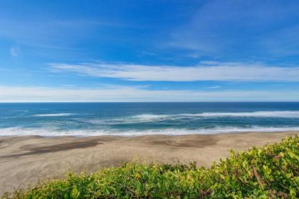 Sea Castle BeachFront Getaway - image 3