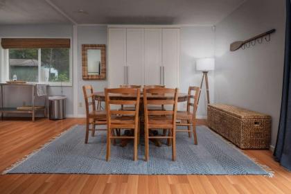 Saltwater Cottage At Gleneden Beach - image 9