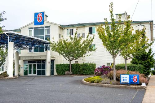 Motel 6-Lincoln City OR - main image