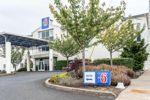 Motel 6-Lincoln City OR - image 2