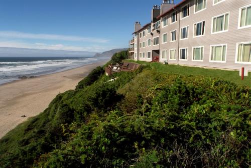 Nordic Oceanfront Inn - image 2