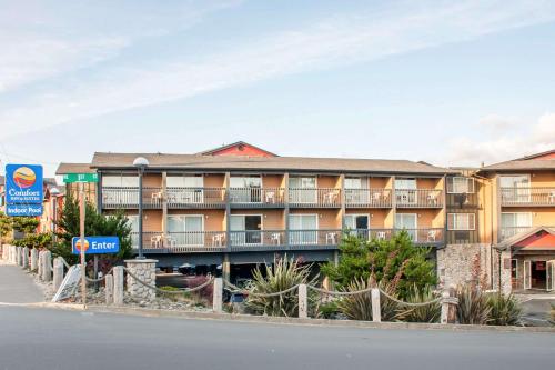 Comfort Inn & Suites Lincoln City - image 2