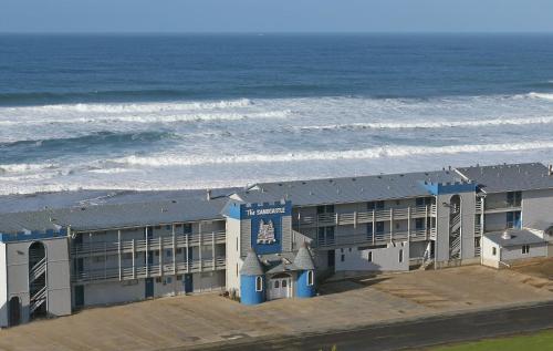 Sandcastle Beachfront Motel - main image