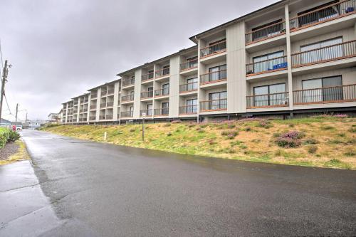 Seas The Day Lincoln City Condo Steps from Beach - image 3