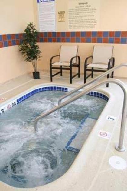 Hampton Inn Lincoln - image 9