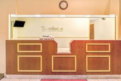 Travelodge by Wyndham Lincoln Airport I-80 - image 3